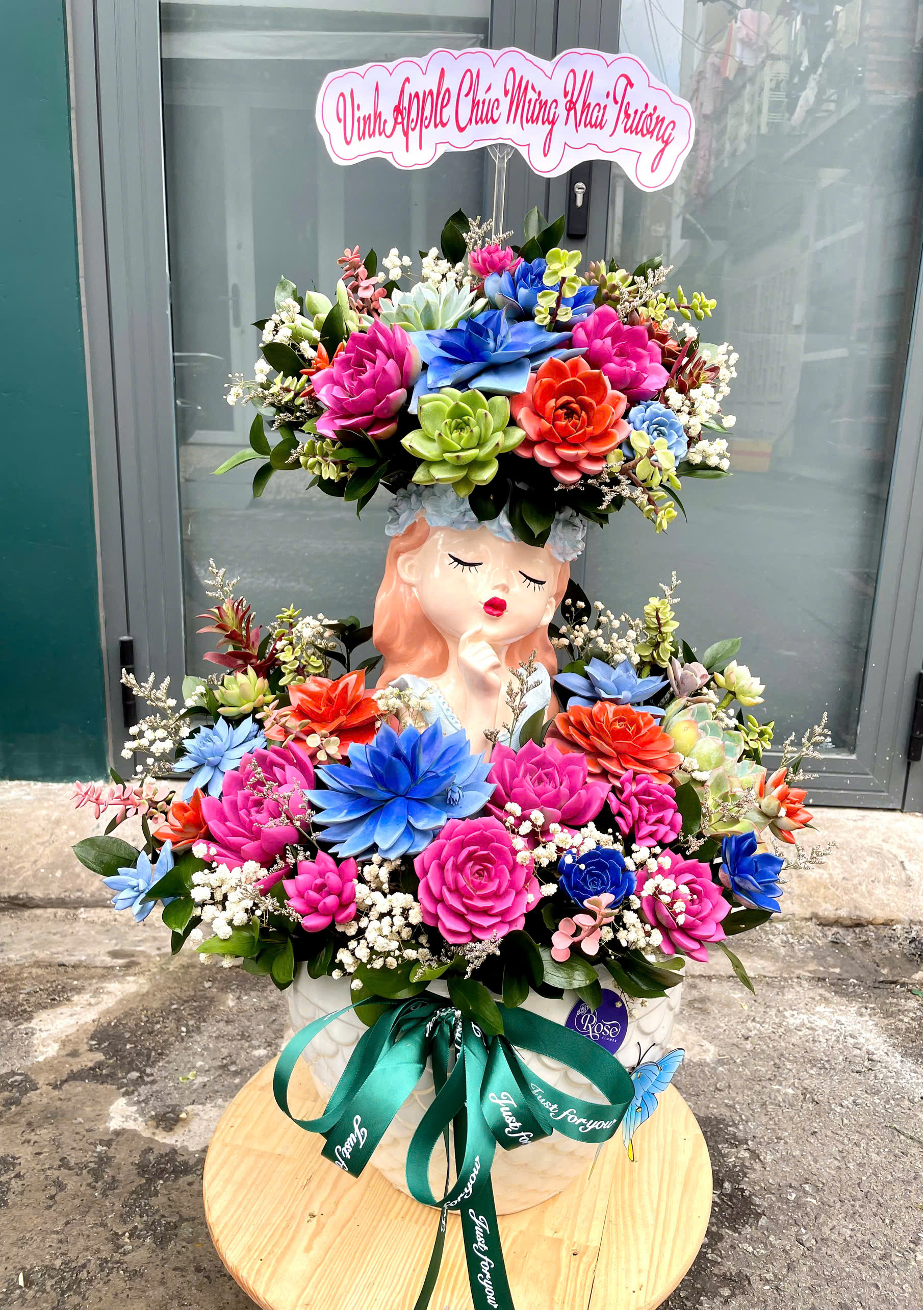 Sen đá cô gái 1011