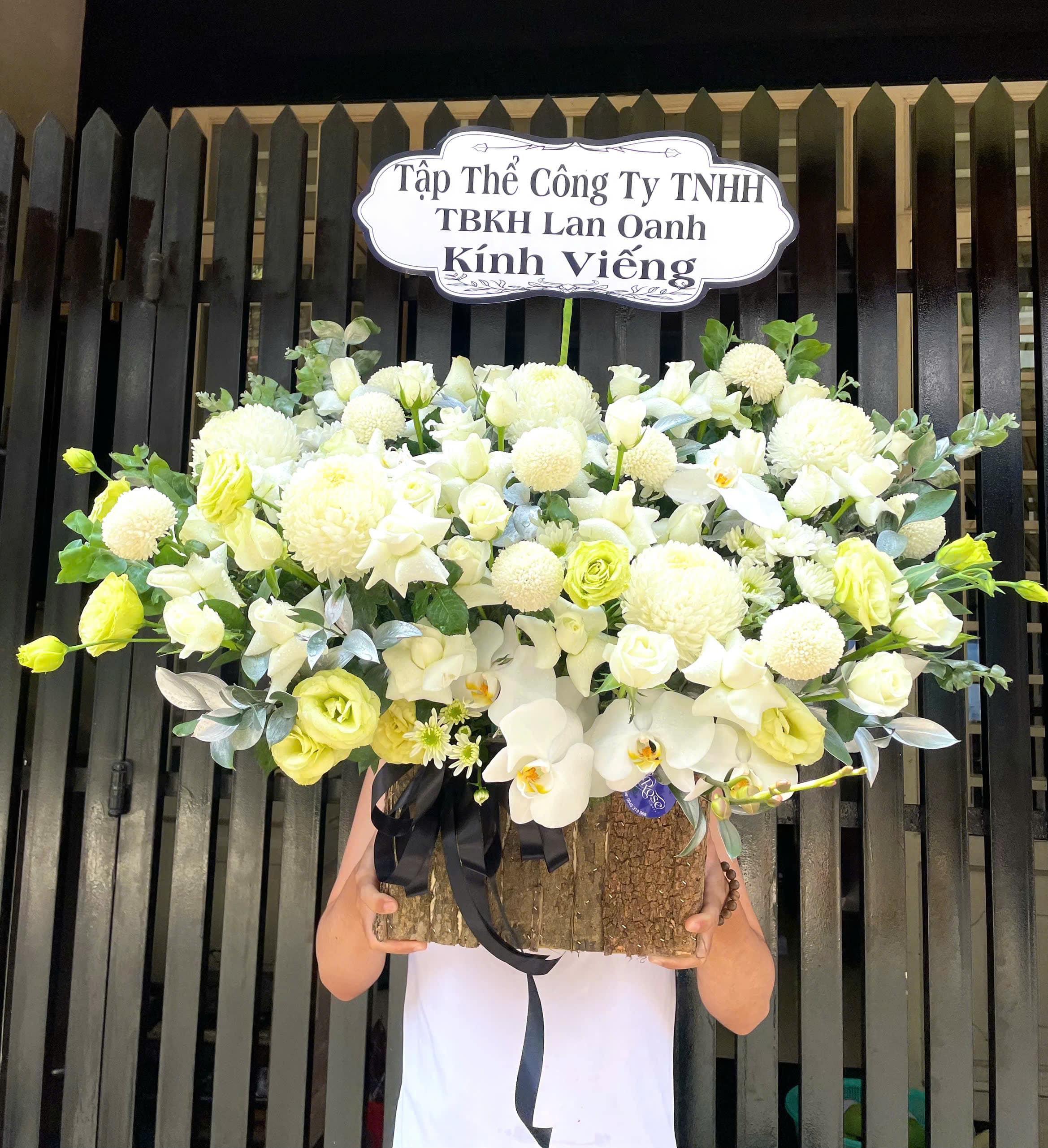 Hộp hoa chia buồn 1001